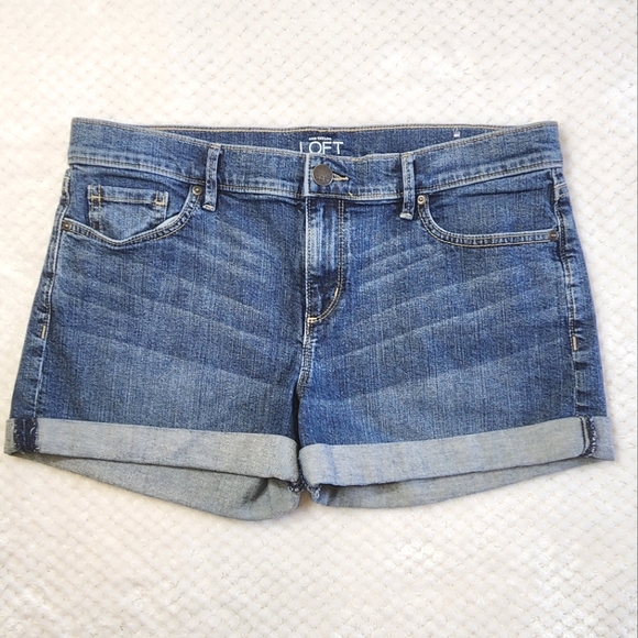 ANN TAYLOR LOFT DENIM ROLL SHORTS SIZE 8 PRE OWNED - Picture 2 of 11